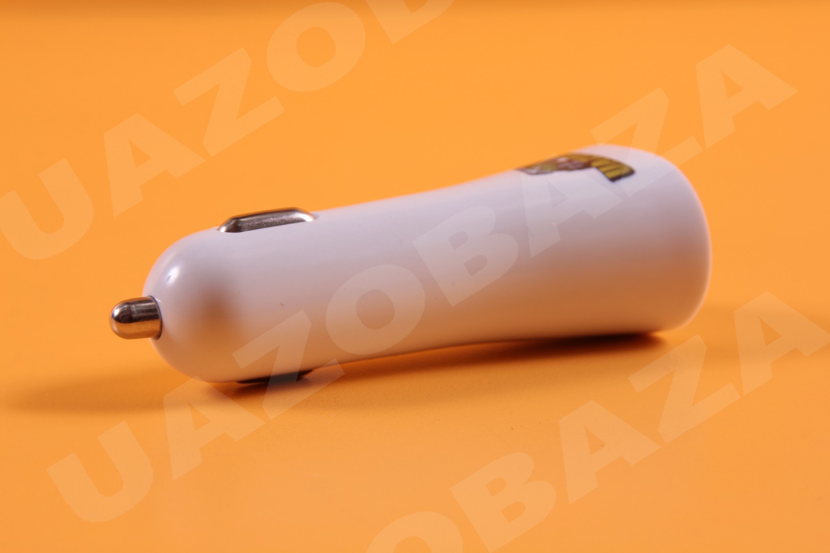 Автомобильное зарядное устройство, белое, USB 2,1А + USB 1,1А "UAZOBAZA"